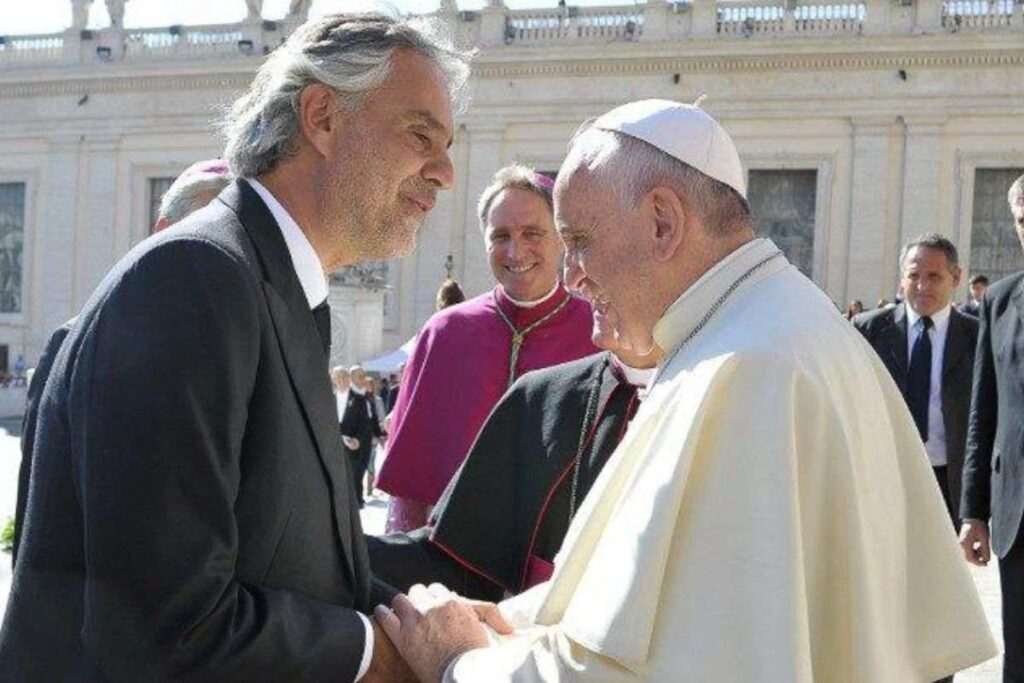 Andrea Bocelli papa Francesco