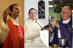 sacerdoti con diverse casule