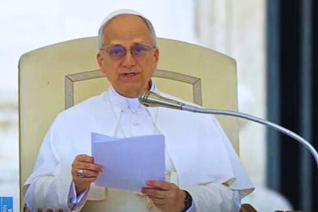 papa leone xiv prima udienza generale invita a recitare ogni giorno il rosario per la pace