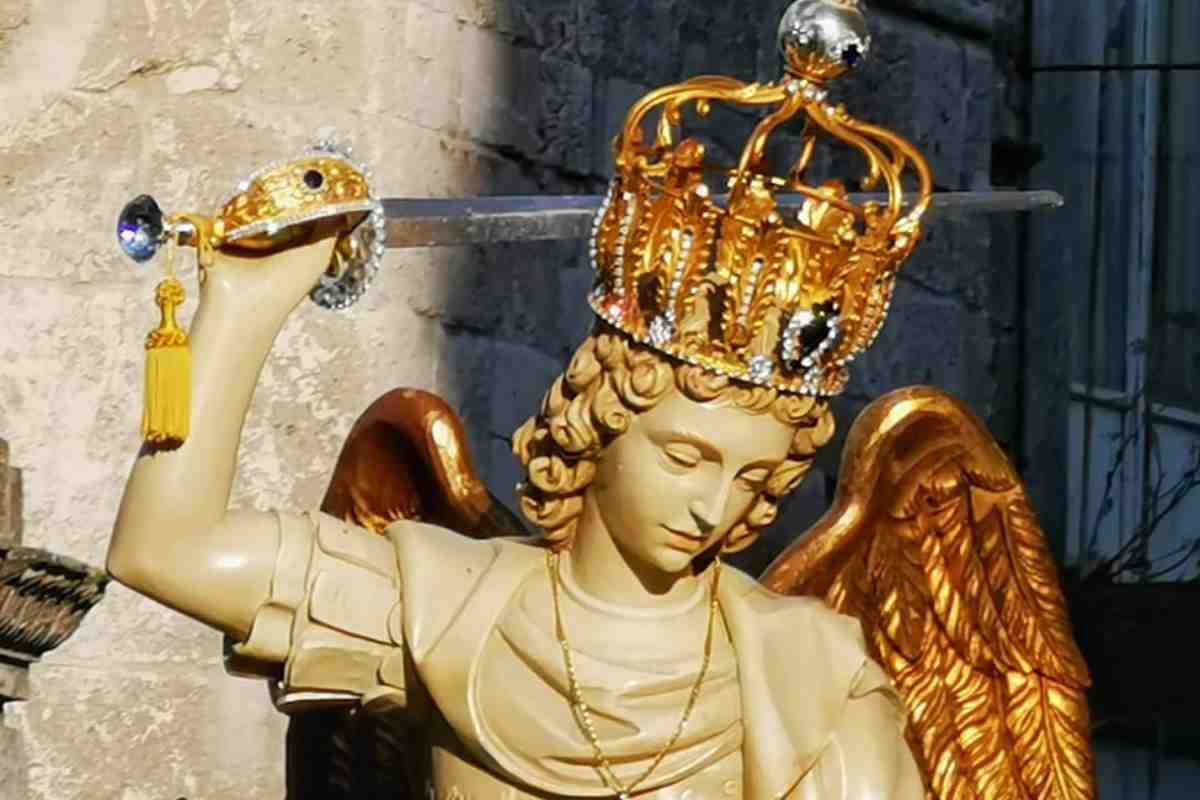 San Michele Arcangelo appare sul Gargano: è la prima volta di una storia straordinaria San Michele Arcangelo appare sul Gargano: è la prima volta di una storia straordinaria