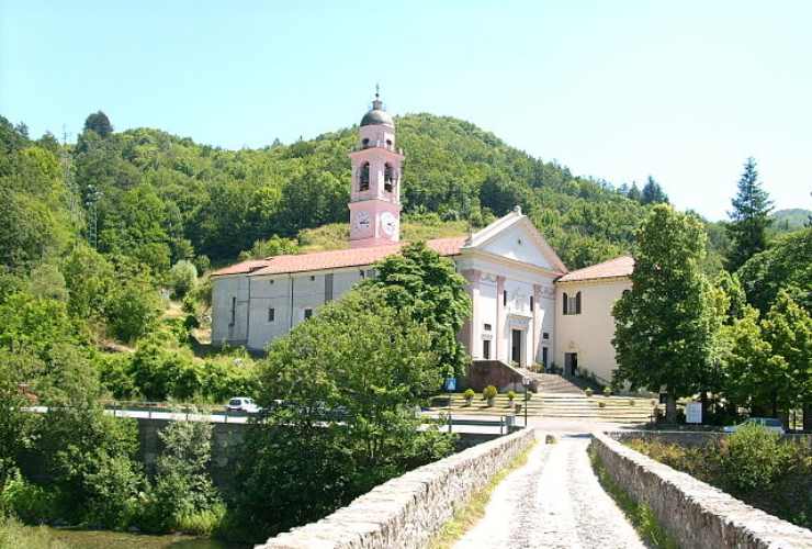 Santuario di Nostra Signora di Montebruno