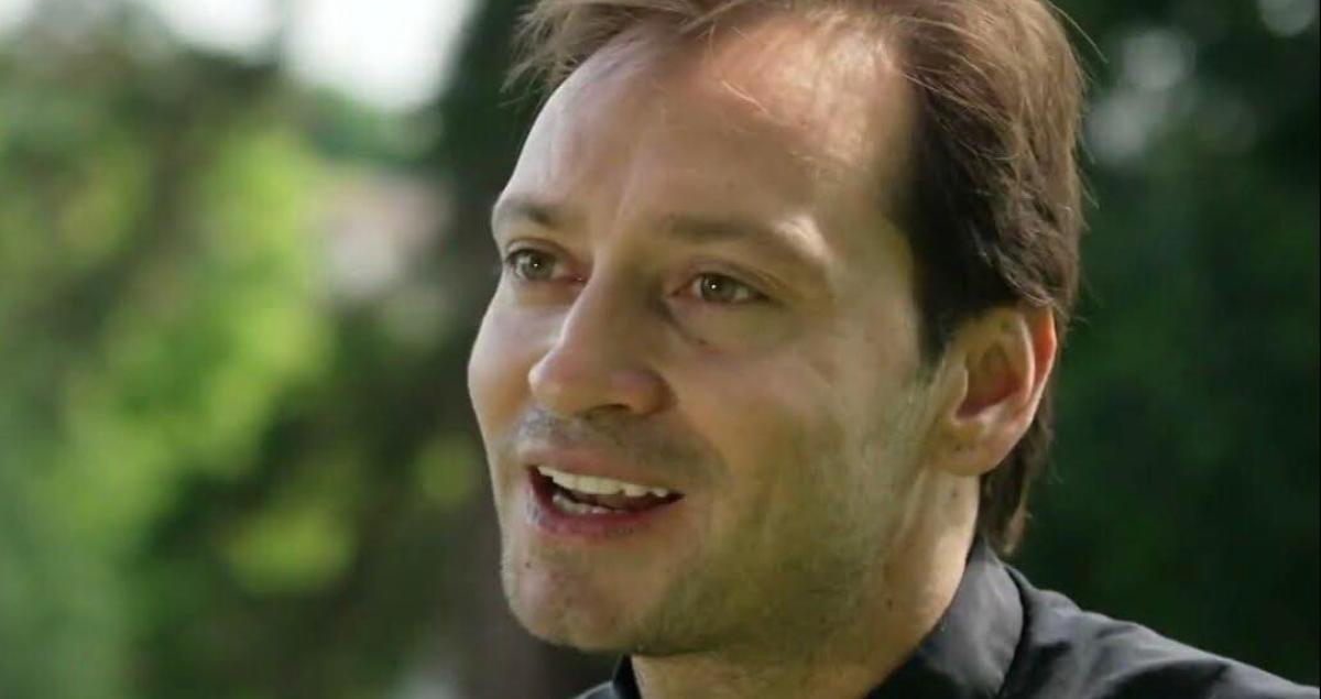“Tutto ma non il prete”: la sorprendente storia di Don Davide Banzato “Tutto ma non il prete”: la sorprendente storia di Don Davide Banzato