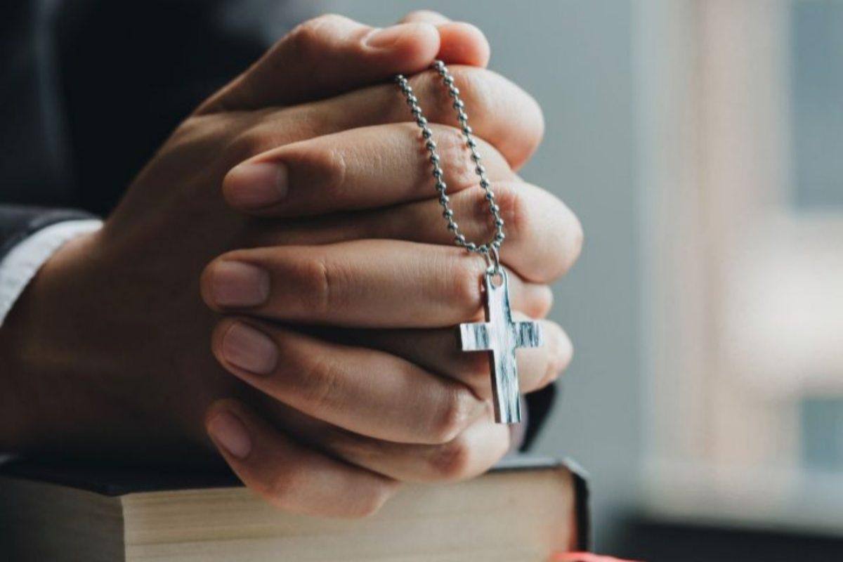 la preghiera del rosario 3 motivi per cui funziona e ti cambia la vita ogni giorno da Lalucedimaria.it la preghiera del rosario 3 motivi per cui funziona e ti cambia la vita ogni giorno