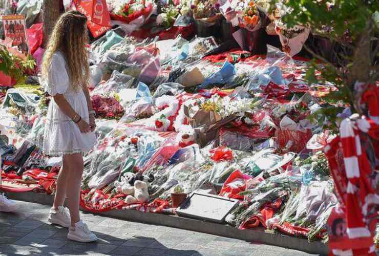 Mazzi di fiori per la morte di Djogo Jota