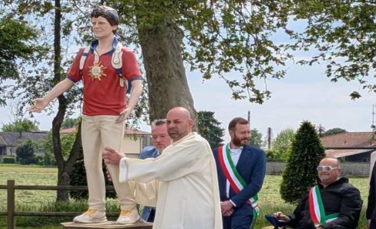 statua carlo acutis processione barbata