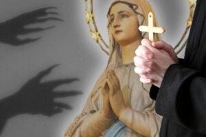 Maria e il diavolo con prete che prega