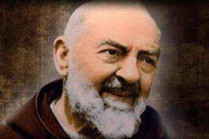 primo piano padre pio