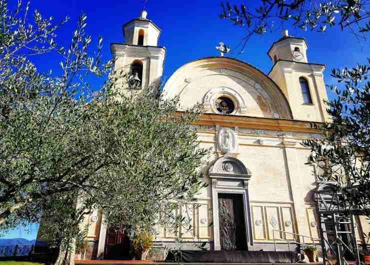 facciata santuario di roverano