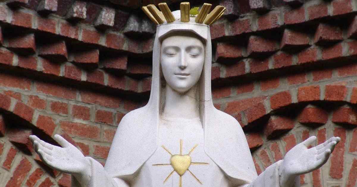 29 novembre: la Madonna di Beauraing appare con un cuore tutto d’oro