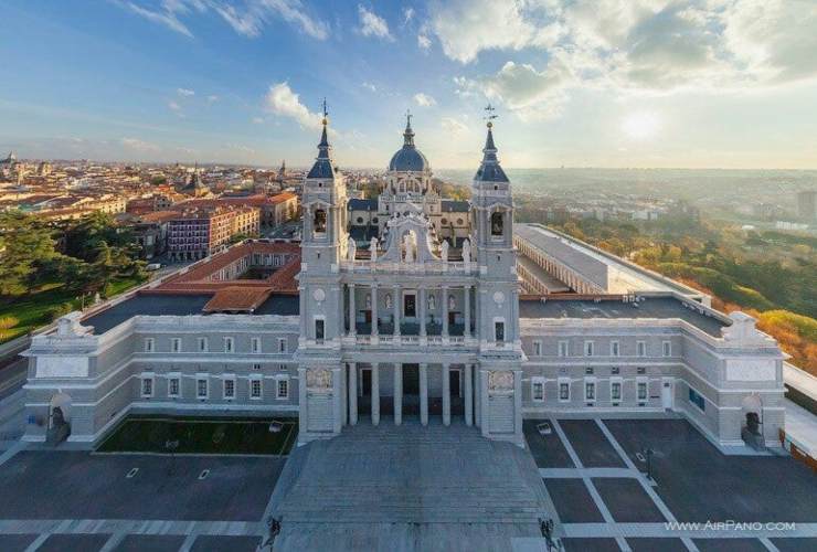 Santa María la Real de la Almudena