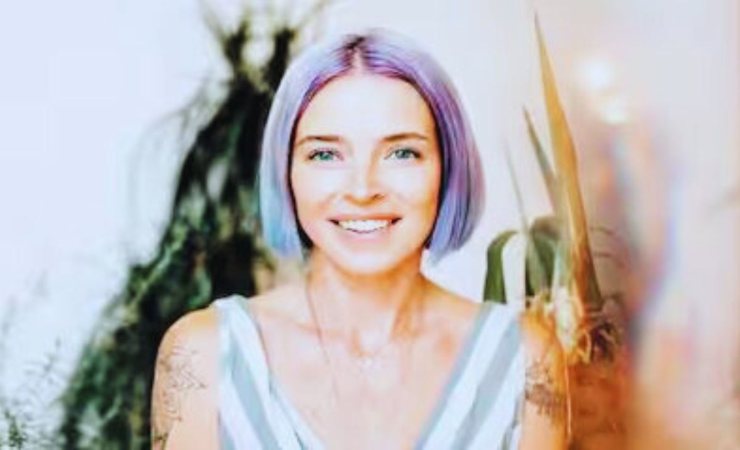 ragazza ex strega convertita