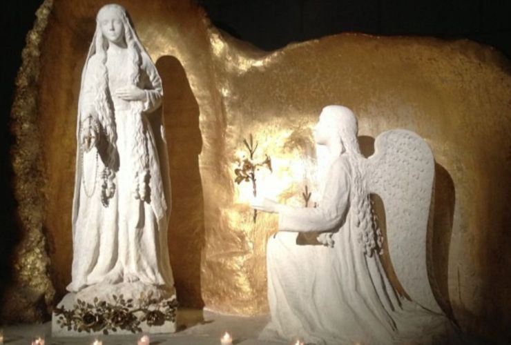 Statua Nostra Signora della Preghiera