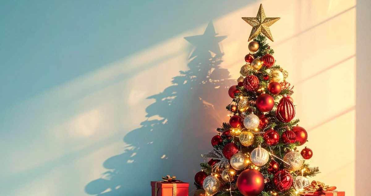 Il vero significato dell’Albero di Natale: i simboli nascosti che raccontano la storia della fede cristiana Il vero significato dell’Albero di Natale: i simboli nascosti che raccontano la storia della fede cristiana