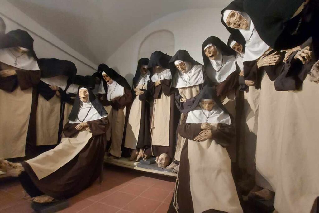 corpi delle suore incorrotti