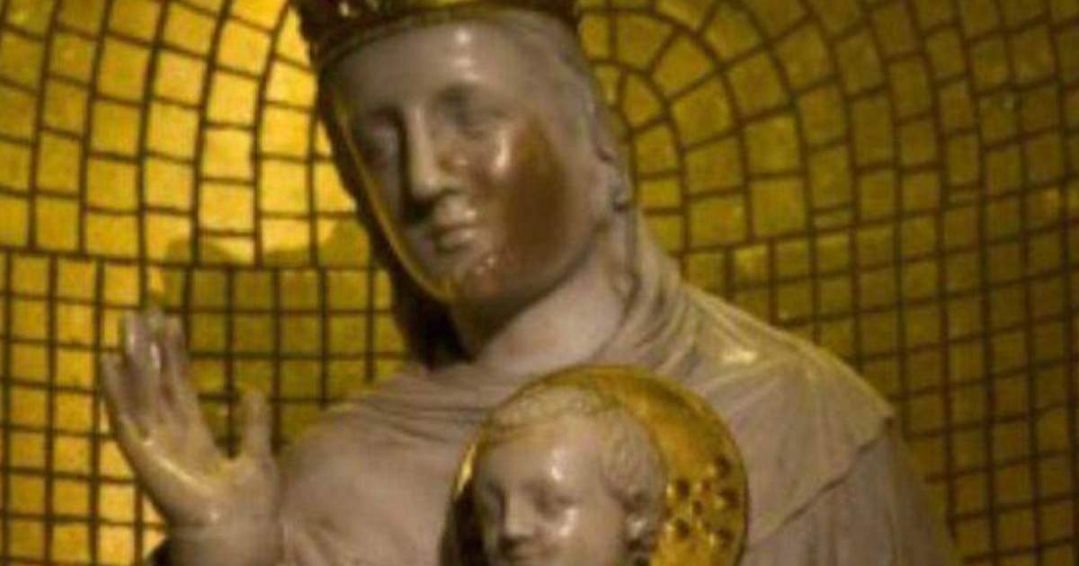 la statua della madonna dello schiaffo colpita per due volte inizia a sanguinare da Lalucedimaria.it la statua della madonna dello schiaffo colpita per due volte inizia a sanguinare