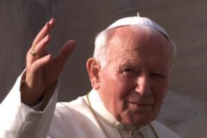 papa giovanni paolo II che saluta