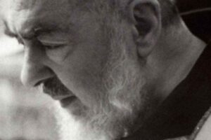 primo piano padre pio