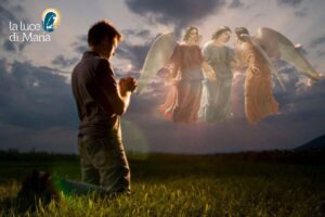 persona che prega gli angeli