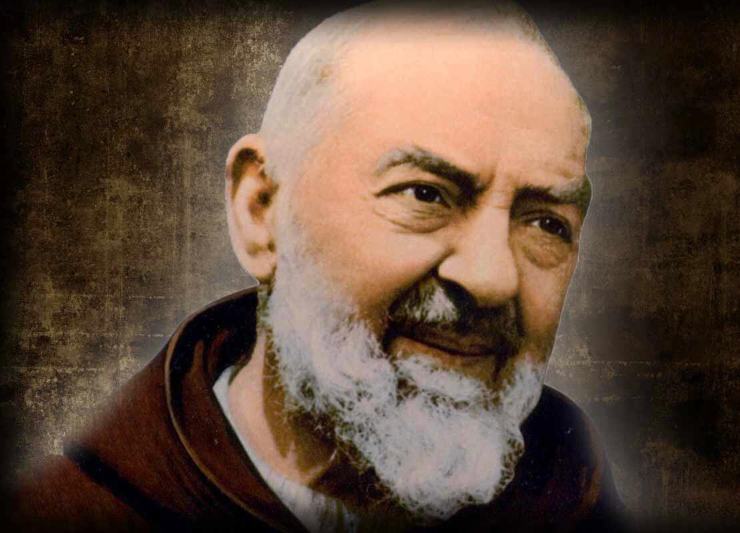 primo piano di padre pio