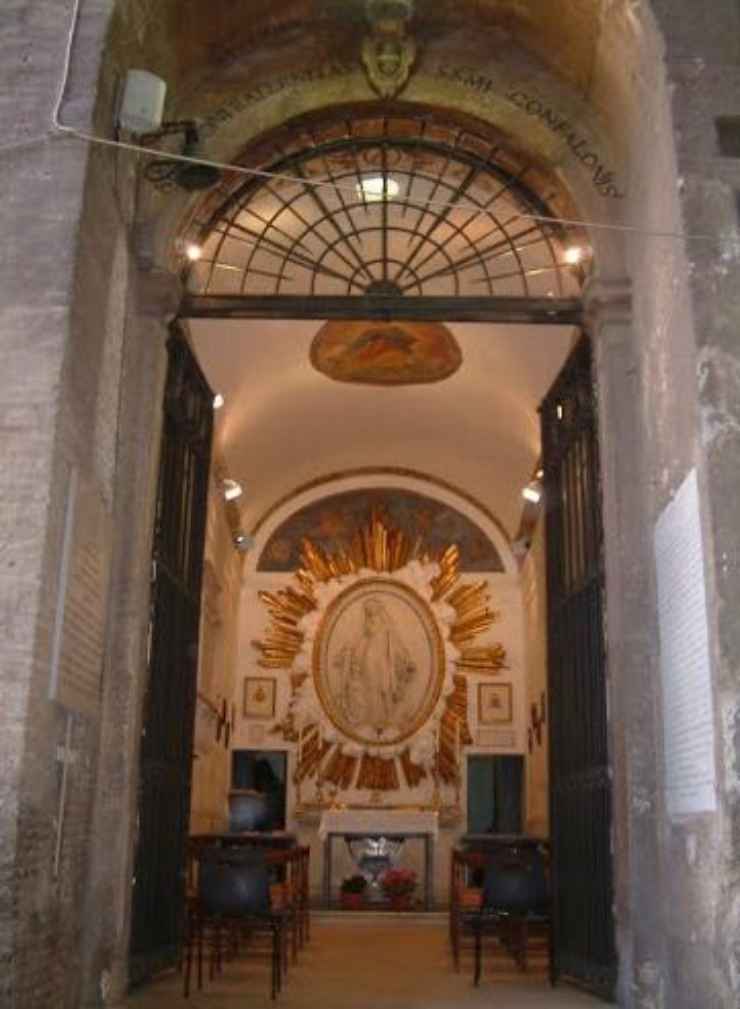 chiesa nascosta colosseo