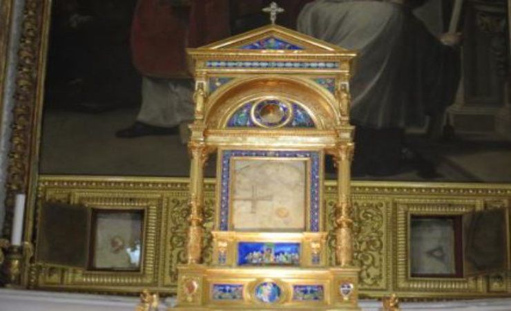 teca con il miracolo eucaristico di bolsena