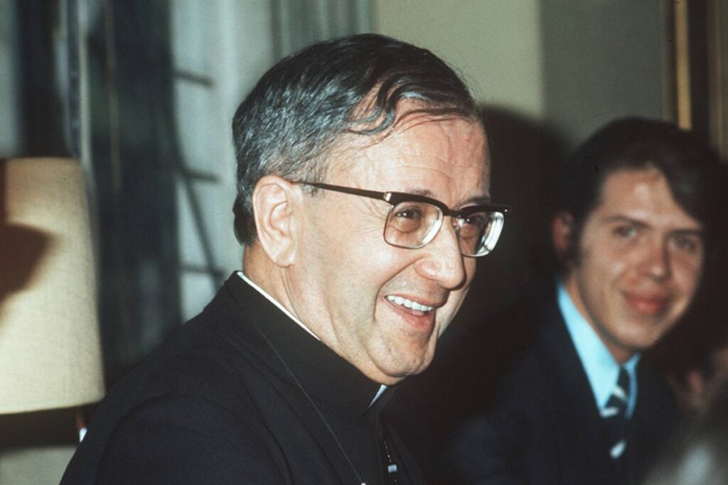 san jose maria escrivà che sorride