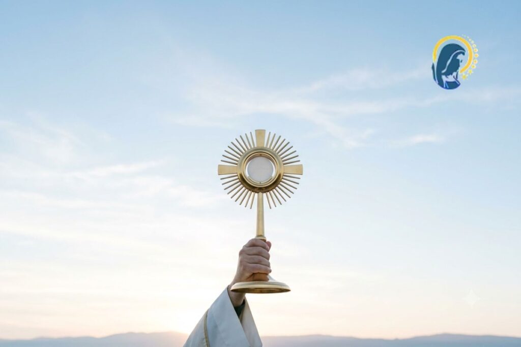 santissimo sacramento sorretto dalla mano di un sacerdote