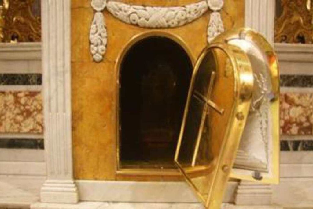 tabernacolo saccheggiato