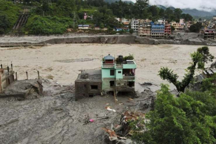 la casa del miracolo nell'alluvione in Nepal