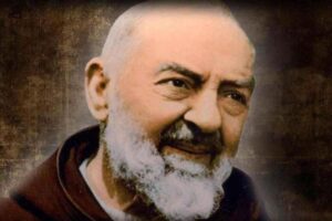 primo piano padre pio