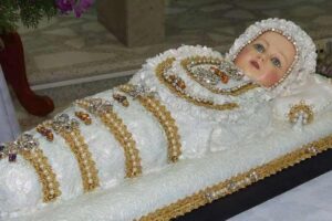 statua di maria bambina