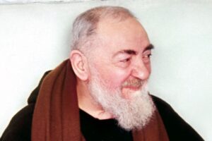 padre pio che sorride