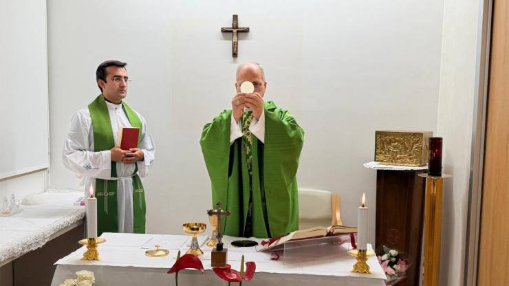 la messa di papa leone in ospedale